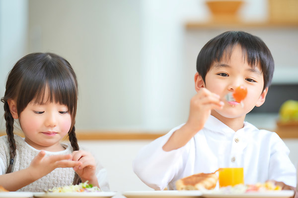 子どもの食事風景