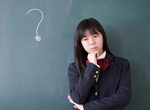 疑問に思う中学生